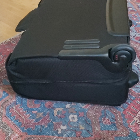 Alpha 2-Wheeled Carry-On Garment Bag 22" 22033 - Picture 4 of 8